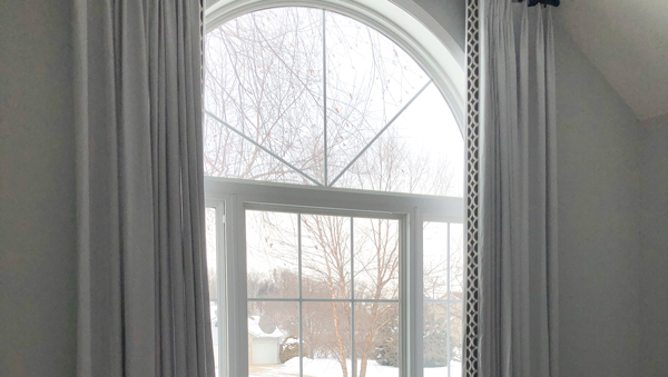 Pattern white drapes for arched window