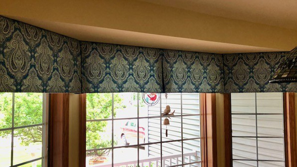 Bay window valance