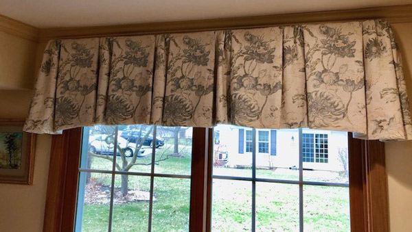 Shaped, pleated valance